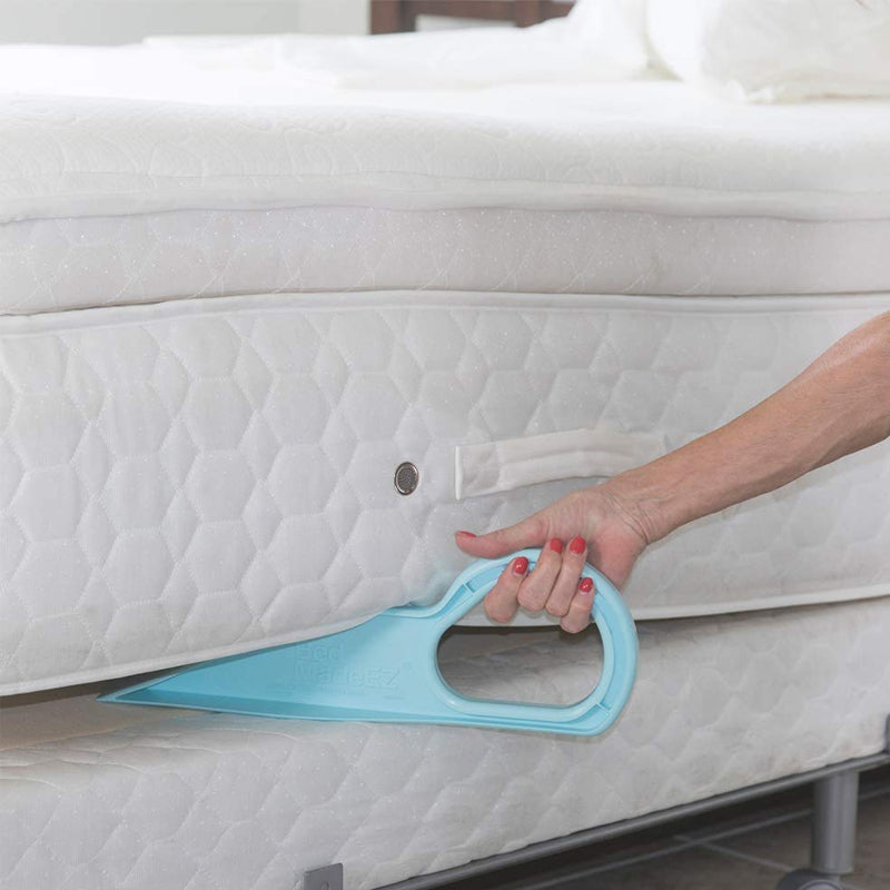 Handig hulpmiddel voor het maken van bedden en het optillen van matrassen